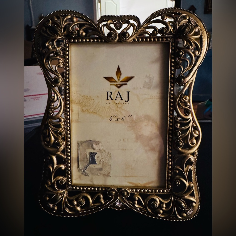 Vintage Raj 4” X 6” gold picture frame.